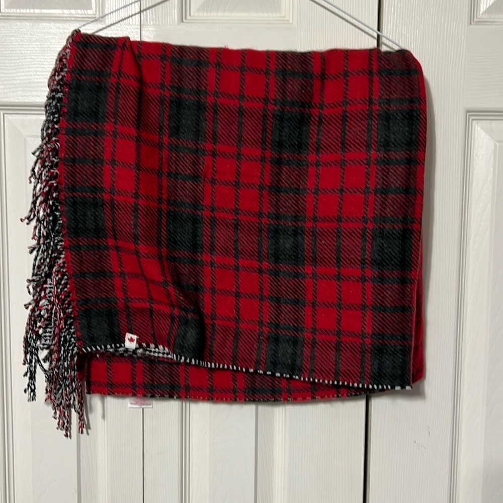 True North Scarf Plaid black/red made in Canada